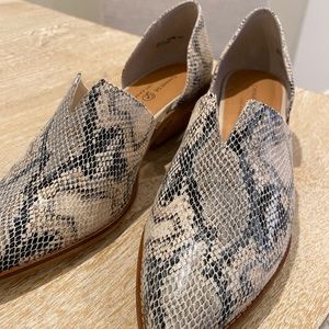 Chinese Laundry LA snake skin heels